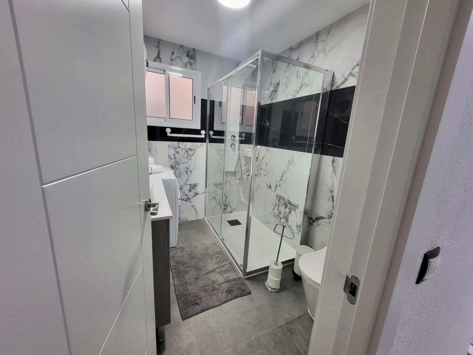 2 Bedrooms Flat + Balcony + Parking At Las Canteras Beach Las Palmas de Gran Canaria Luaran gambar