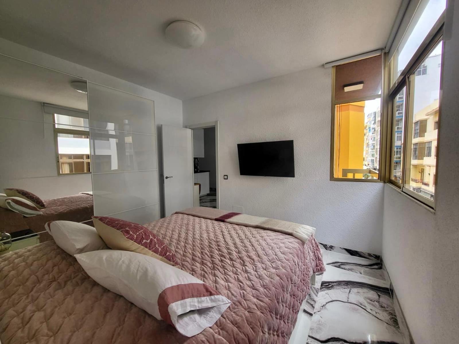 2 Bedrooms Flat + Balcony + Parking At Las Canteras Beach Las Palmas de Gran Canaria Luaran gambar